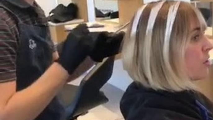 Hair color - Tips and tricks to Highlight - Balayage Highlighting Technique