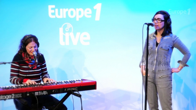 Brigitte chante "Carnivore" en live sur Europe 1