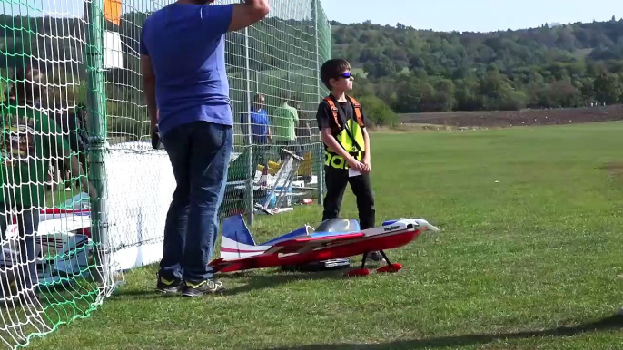 TOBIAS (8) MONTRE UNE INCROYABLE 3D RC VOLTIGE VOL / Modellflugtage 2016 Neustadt un.d.Aisch