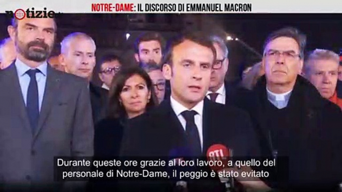 Incendio a Notre-Dame di Parigi, il discorso di Macron: “Brucia una parte di noi” | Notizie.it
