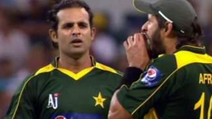 Shahid Afridi did ball tampering by biting the ball; शाहिद अफरीदी की आत्मकथा गेम चेंजर