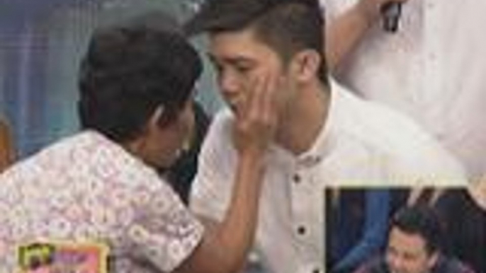 Vhong nakipag-nose to nose madlang audience sa Sine Mo To!