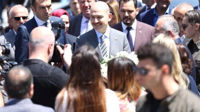 Bakan Soylu, "Her Şey Güzel Olacak" Diyen Vatandaşa "Her Şey Daha Güzel Olacak" Diyerek Cevap Verdi