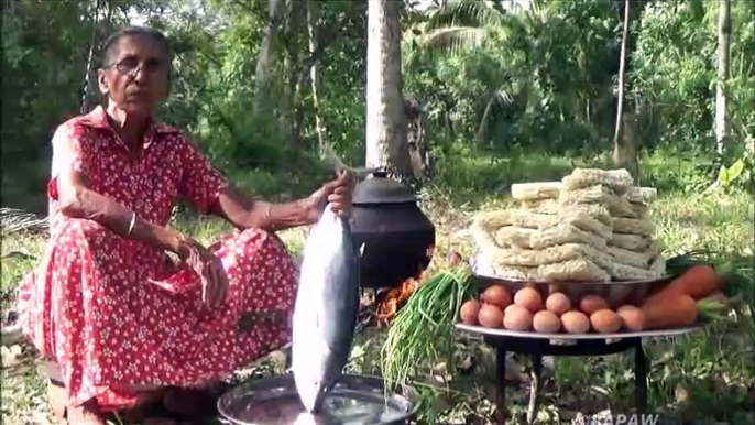 Le thon Nouilles - cuisson 50 nouilles instantanées dans mon village par la grand-mère