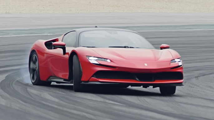 VÍDEO: Ferrari SF90 Stradale, el primer híbrido enchufable del Cavallino