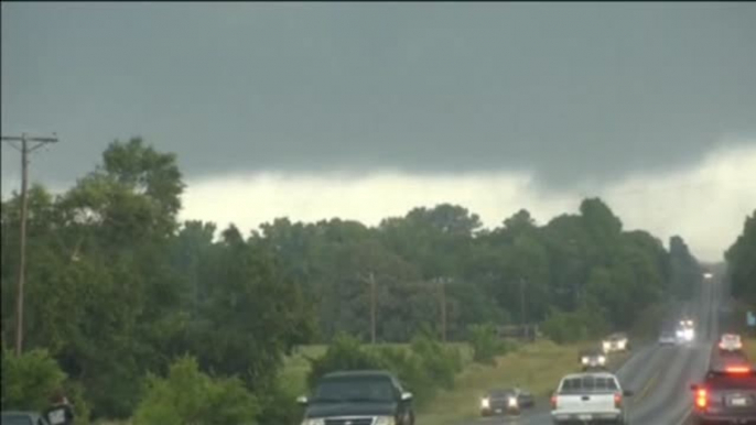 Continúa la oleada de tornados en el centro de Estados Unidos