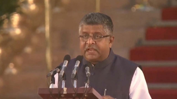 Modi Sarkar 2: BJP Leader Ravi Shankar Prasad takes oath | Watch Video | Oneindia News