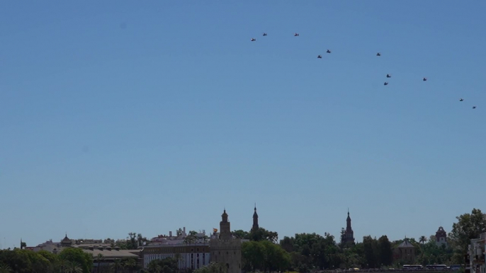 Desfile aéreo Día de las Fuerzas Armadas 2019 en Sevilla