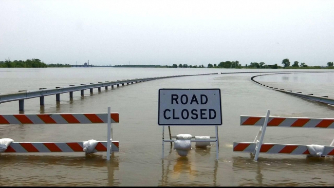 US severe weather: Record floods affect Midwest states