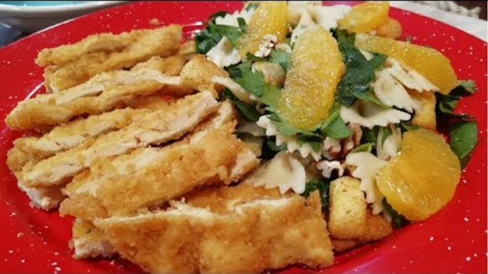 Cocina de solteros: milanesa de pollo en ensalada con pasta | Sale el Sol