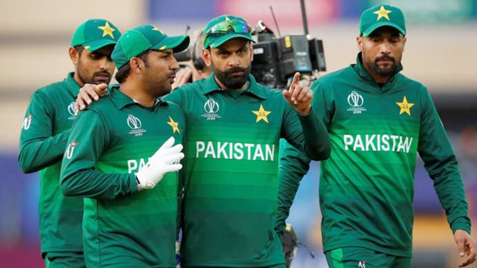 ICC Cricket World Cup 2019 : Sarfaraz Gives Heated Message To Pak Team | Oneindia Telugu