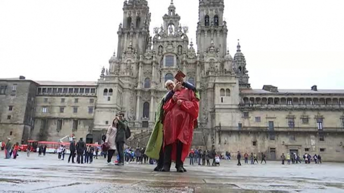 Los turistas afrontan la Semana Santa pendientes del mal tiempo