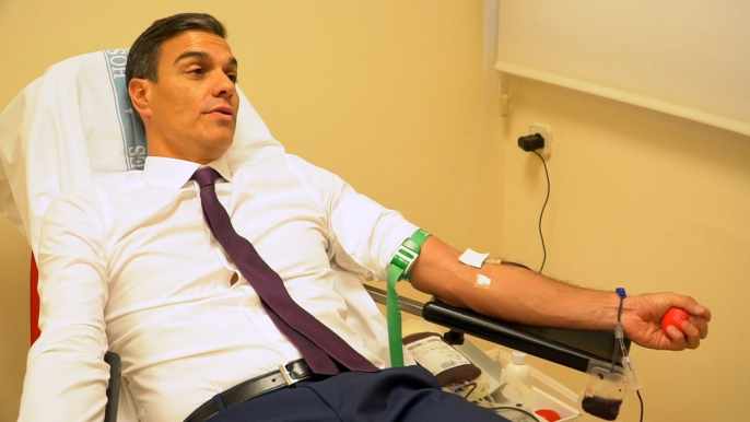 Pedro Sánchez dona sangre para las Fuerzas Armadas