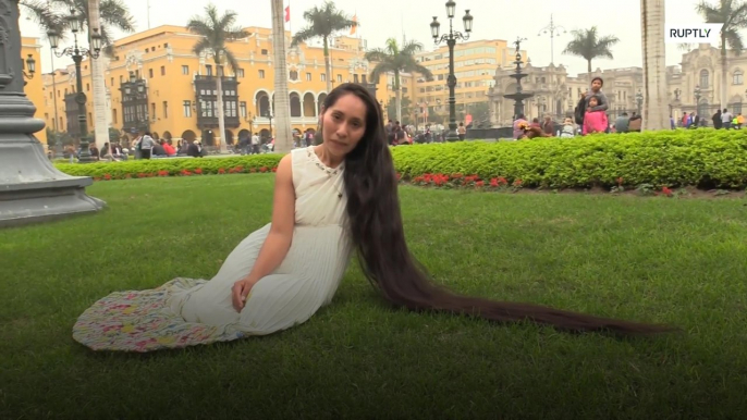 Rapunzel peruana espera alcanzar el record mundial de pelo más largo.