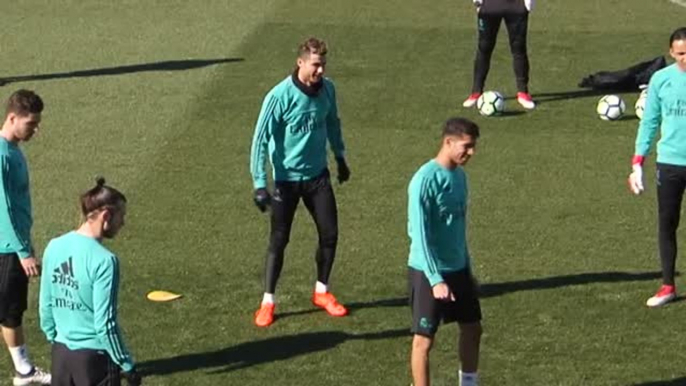 Buen ambiente en el entrenamiento del Real Madrid