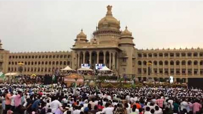 Supporters cheer as HD Kumaraswamy takes oath as 25th CM of Karnataka with top leaders in attendance