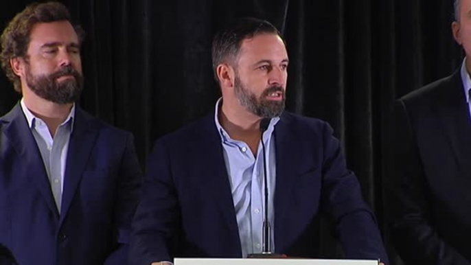 Abascal pedirá hoy una reunión con Casado y Rivera