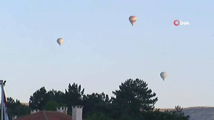 Kapadokya'da gökyüzü balon festivali ile şenlendi