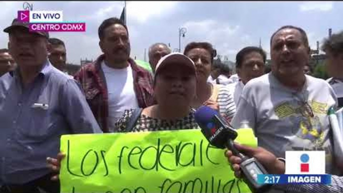 Esposas de Policías Federales protestan en el Zócalo | Noticias con Yuriria Sierra