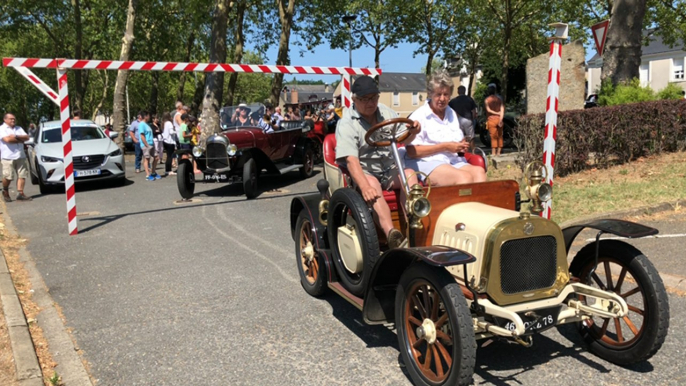 Les belles mécaniques d’avant guerre s’exposent au port Luneau