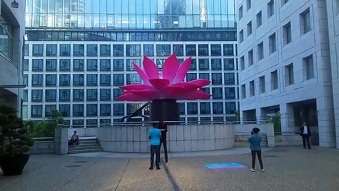 La Defense, le 02/07/2019 vers 19h05, une oeuvre artistique asiatique