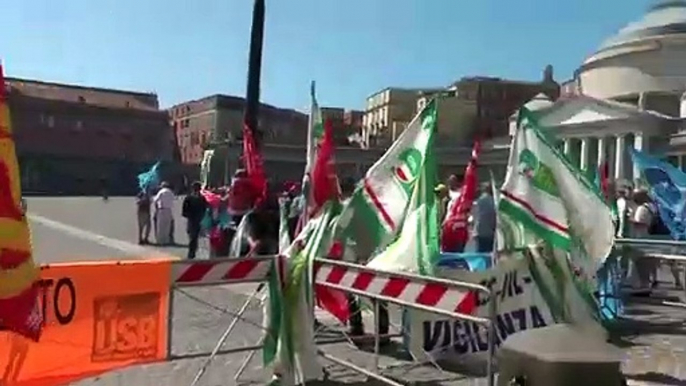 Napoli - Protesta delle guardie giurate, chiedono il rinnovo del contratto (01.08.19)