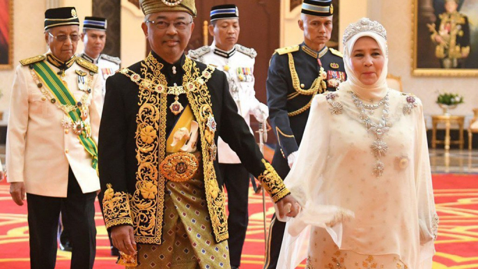 “Tudung bawal saya tidak ada la sampai RM80,000 , RM50,000 baik saya beli rantai emas,” kata Tunku Permaisuri Agong ketika berkongsi tips fesyen dan kecantikan.