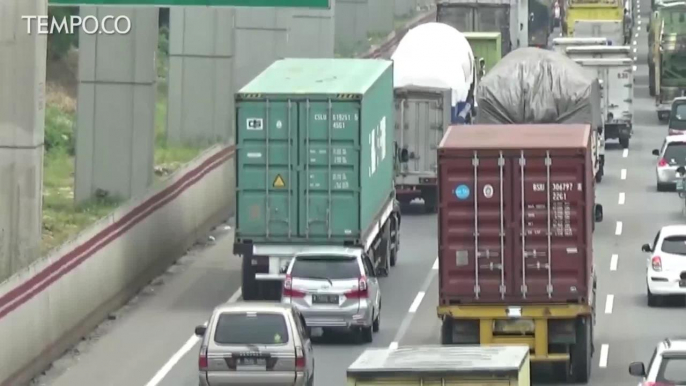 Mudik Tahun Baru, Truk Dilarang Melintas di Tol Cikampek