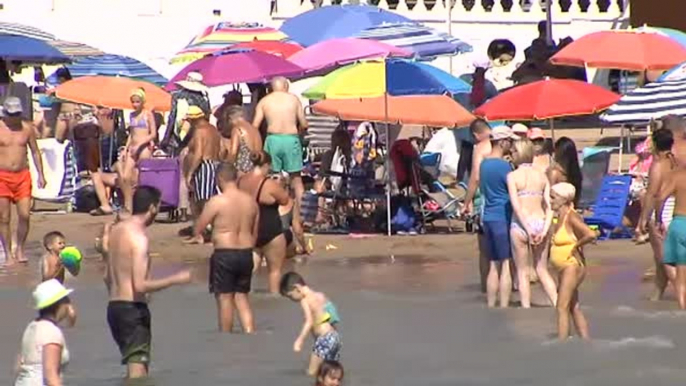 Altas temperaturas y playas a rebosar