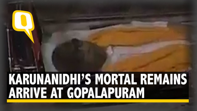 Karunanidhi's Mortal Remains Arrive At His Residence in Gopalapuram | The Quint