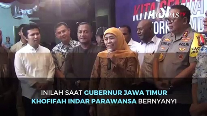 Khofifah Bernyanyi Lagu Tanah Papua Pasca-insiden Asrama Mahasiswa Papua di Surabaya