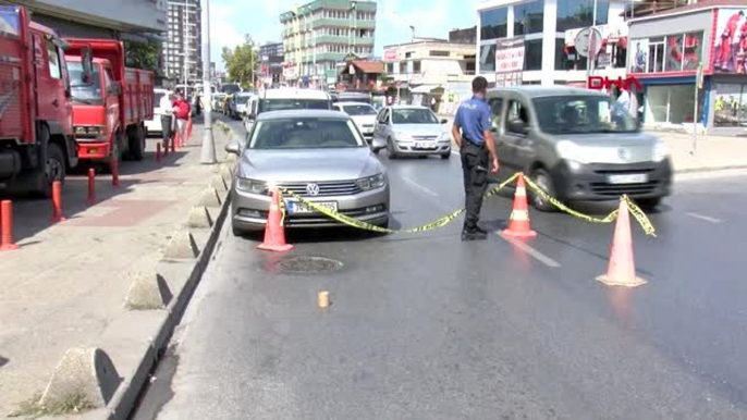 Bayrampaşa'da "evleniyoruz" yazılı araçla geldiler; 1,7 milyon lirayı gasp ettiler