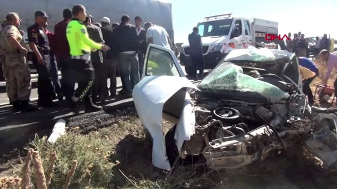 Bitlis ahlat'ta trafik kazası aynı ailden 3 kişi öldü, 4 kişi de yaralandı