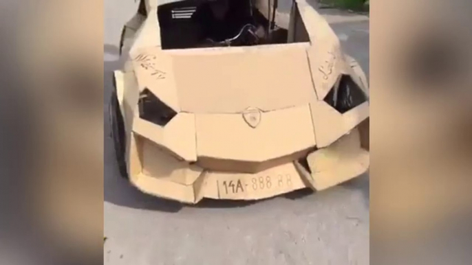 Un homme s'est fabriqué sa Lamborghini en carton !