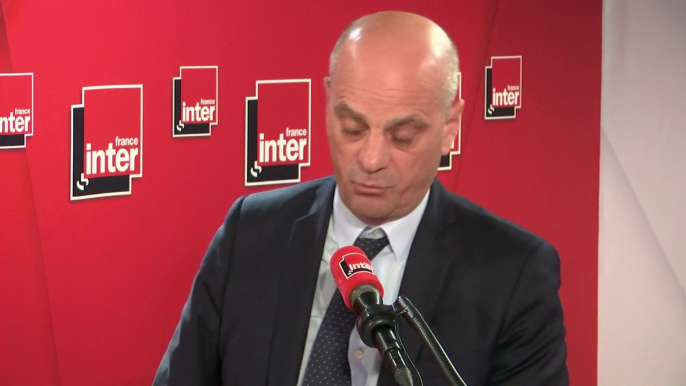 Jean-Michel Blanquer: "Quand je dis que le voile n’est pas souhaitable, c’est ma vision. Il y a plein de choses dans notre société qui sont autorisées mais pas souhaitables. Vous avez des hommes qui refusent de serrer la main à des femmes"