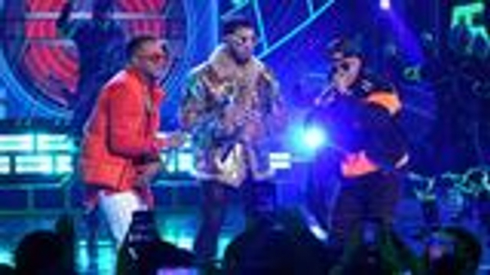 Anuel AA, Daddy Yankee & Ozuna Conclude Latin AMAs 2019 With 'China' Performance | Billboard News