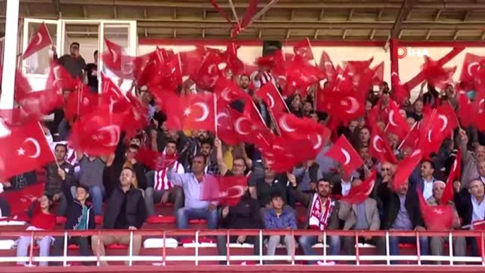 Futbolcular, Barış Pınarı Harekatı'nı asker selamı ile destekledi