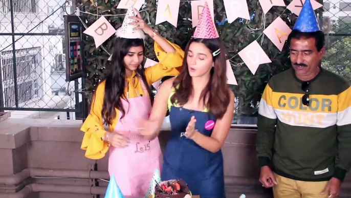 Alia Bhatt Baking A Cake With Her Fan For Anshula’s Celebrity Fundraising And Charity Foundation