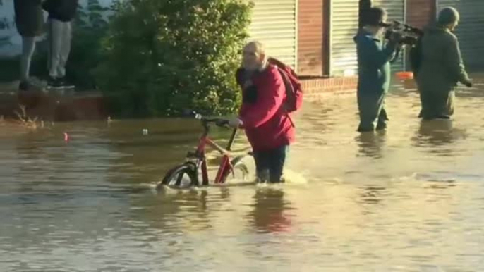 Las inundaciones al norte de Inglaterra colapsan sus ciudades