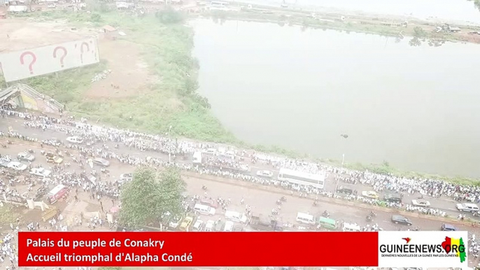 (13h 30): Atmosphère qui prévaut au  Palais du peuple de Conakry avant l'arrivée d'Alpha Condé (drone)