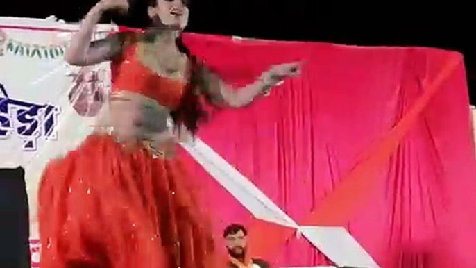 #sapna Ladki aankh mare songs par sapna choudhary ki bahan ka jabardast stage dance video