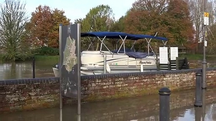 UK floods: Tewkesbury flooded as River Severn bursts its banks