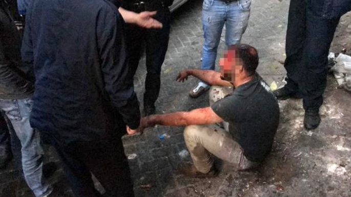 Beyoğlu'nda çocukları taciz ettiği iddia edilen adam, mahalleli tarafından dövüldü