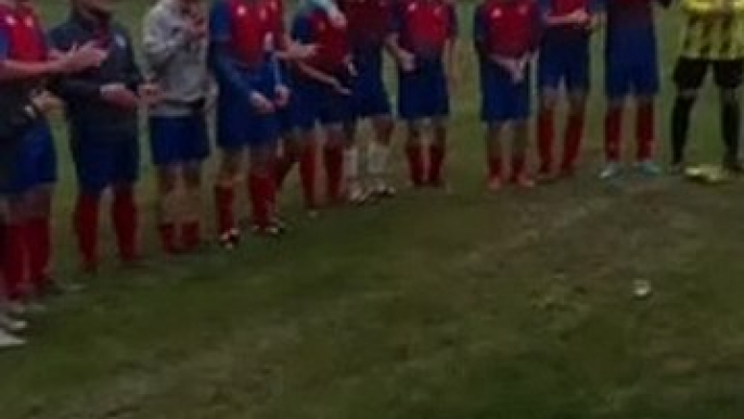 Communion entre les joueurs et les supporters