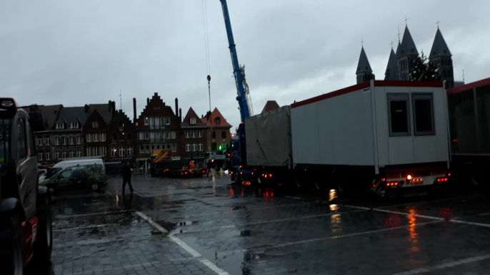 Tournai grand place installation cubes 28.11.2019 - 1