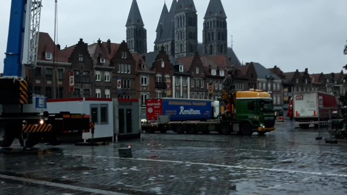 Tournai grand place installation cubes 28.11.2019 2