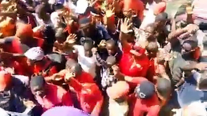 Une marée rouge dans les rues de Nzerekoré pour s'opposer à un 3e mandat d'Alpha Condé