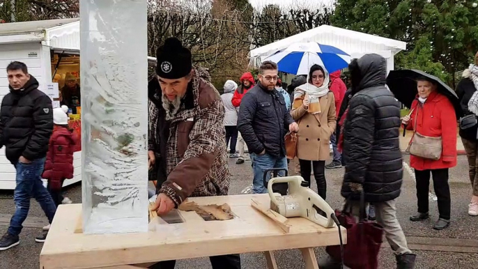 Premières démonstrations de sculptures sur glace à Vittel