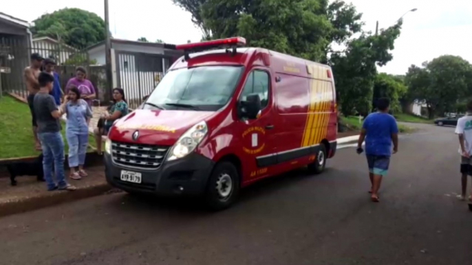 Mulher fratura o nariz ao sofrer queda no Bairro Santos Dumont