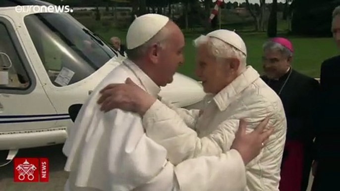 Benedicto XVI refuta al papa Francisco